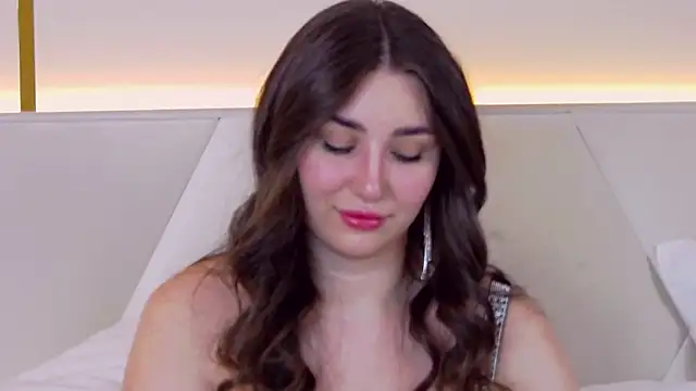 Snapshot of KiraBarlows chatting on February 2025 02:29:01 AM KiraBarlows online show from February 2025 02:29:01 AM