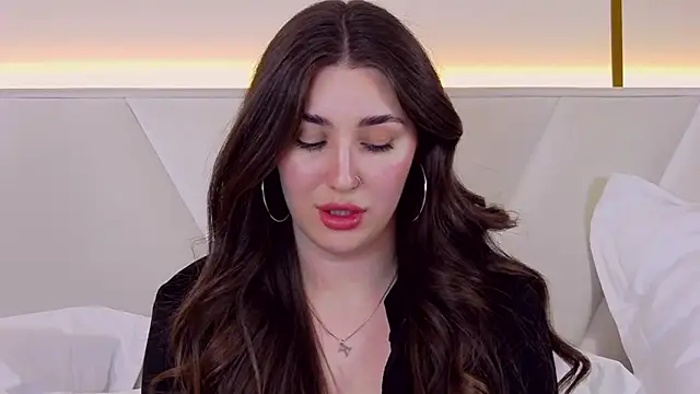 Snapshot of KiraBarlows chatting on February 2025 01:35:01 AM KiraBarlows online show from February 2025 01:35:01 AM