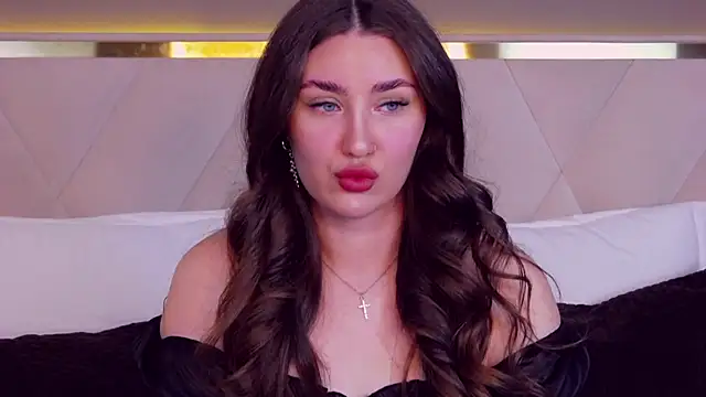 Snapshot of KiraBarlows chatting on February 2025 07:25:02 PM KiraBarlows online show from February 2025 07:25:02 PM