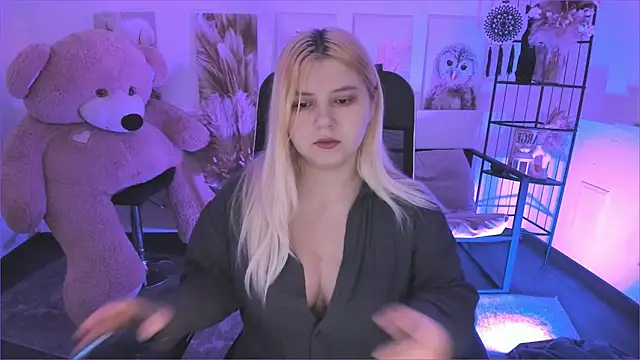 DiaAngell online show from December 2025 07:53:02 PM