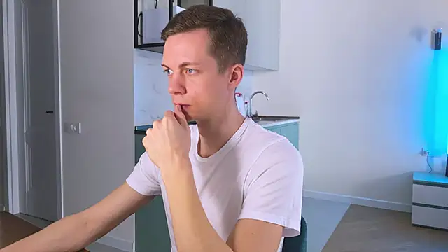 max shy online show from March 2025 12:48:02 PM