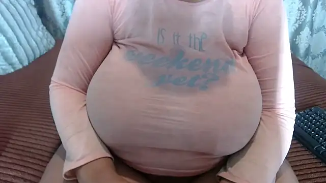 Snapshot of BUBBLYBUNNYxx chatting on April 2026 04:23:02 AM BUBBLYBUNNYxx online show from April 2026 04:23:02 AM