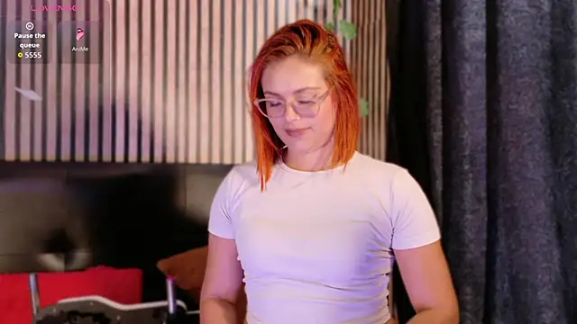 Snapshot of Sophie_new25 chatting on October 2025 01:42:02 PM Sophie new25 online show from October 2025 01:42:02 PM