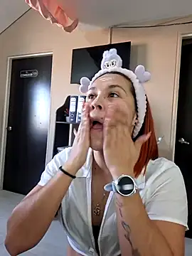 Snapshot of Sophie_new25 chatting on February 2026 01:10:01 PM Sophie new25 online show from February 2026 01:10:01 PM