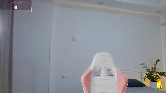 GiKarerra online show from November 2025 09:17:01 PM