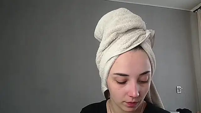 Eva Gloryy online show from March 2026 12:34:01 PM