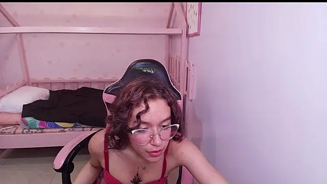 Snapshot of kassandra_ch_ chatting on January 2025 09:35:02 AM kassandra ch online show from January 2025 09:35:02 AM