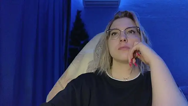 HotBrandyX online show from December 2025 12:32:01 PM