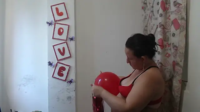 Yohis Kiut25 online show from February 2026 05:31:01 PM