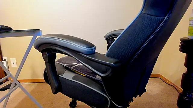 Snapshot of wanttobesucked2 chatting on October 2025 01:04:02 AM wanttobesucked2 online show from October 2025 01:04:02 AM