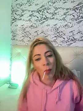 viktoria davis  online show from February 2025 10:20:01 PM