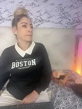 viktoria davis  online show from February 2025 02:51:02 AM