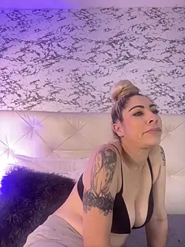 viktoria davis  online show from February 2025 09:57:01 PM