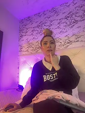 viktoria davis  online show from February 2025 10:39:02 PM