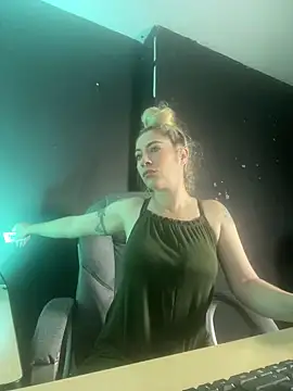 viktoria davis  online show from March 2025 10:43:02 PM