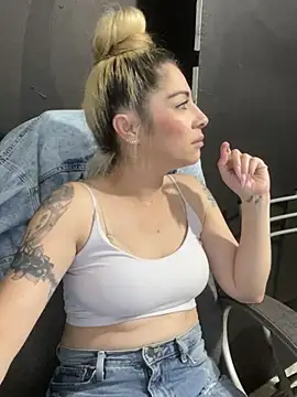 viktoria davis  online show from March 2025 02:10:01 AM