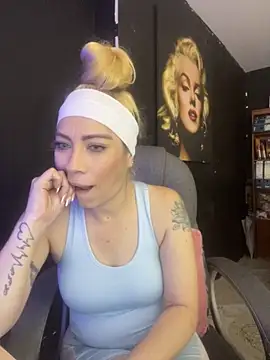 viktoria davis  online show from November 2025 11:59:02 PM