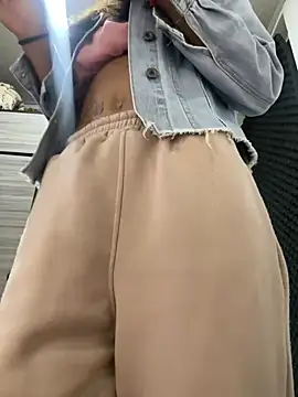 zoe storm online show from February 2025 08:31:01 PM