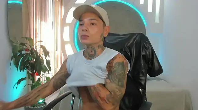 Snapshot of tattokoi chatting on February 2025 07:36:01 PM tattokoi online show from February 2025 07:36:01 PM