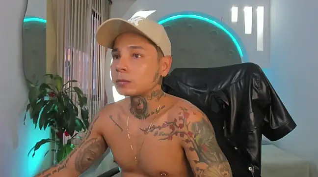 Snapshot of tattokoi chatting on February 2025 10:42:02 PM tattokoi online show from February 2025 10:42:02 PM