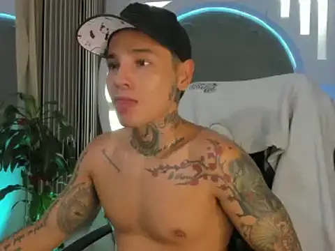 Snapshot of tattokoi chatting on February 2025 08:17:01 AM tattokoi online show from February 2025 08:17:01 AM