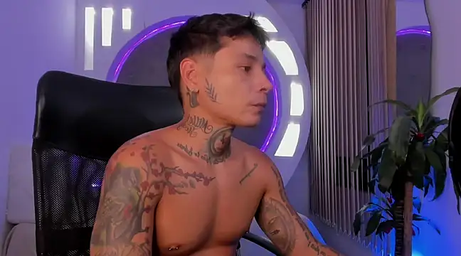 Snapshot of tattokoi chatting on March 2025 01:32:02 AM tattokoi online show from March 2025 01:32:02 AM