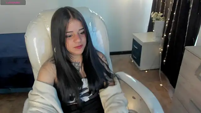 Nicole Foxx  online show from February 2025 08:28:02 PM