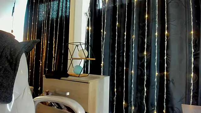 Nicole Foxx  online show from March 2025 09:24:01 PM