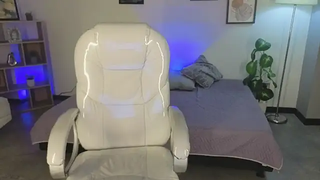 Nicole Foxx  online show from October 2025 08:07:02 PM