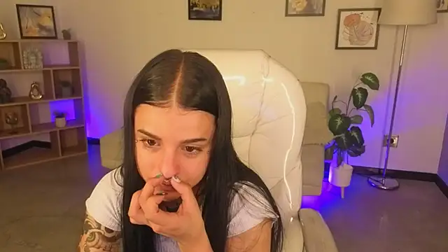 Nicole Foxx  online show from November 2025 07:56:02 PM