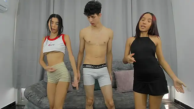 hotlittleones18 online show from January 2025 05:28:01 PM