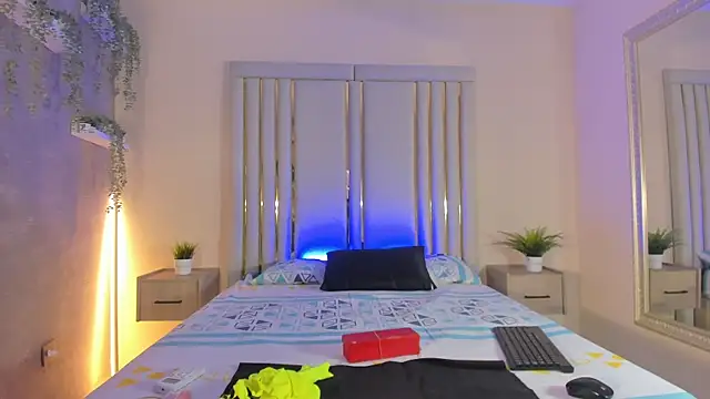 Liincostelloo online show from February 2025 07:42:01 PM