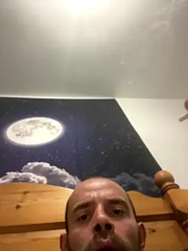 Snapshot of wyattstone chatting on October 2025 05:43:02 AM wyattstone online show from October 2025 05:43:02 AM