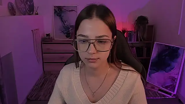 PamBeesly online show from February 2025 11:43:02 AM