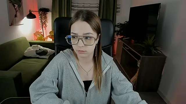 PamBeesly online show from March 2025 12:11:02 PM