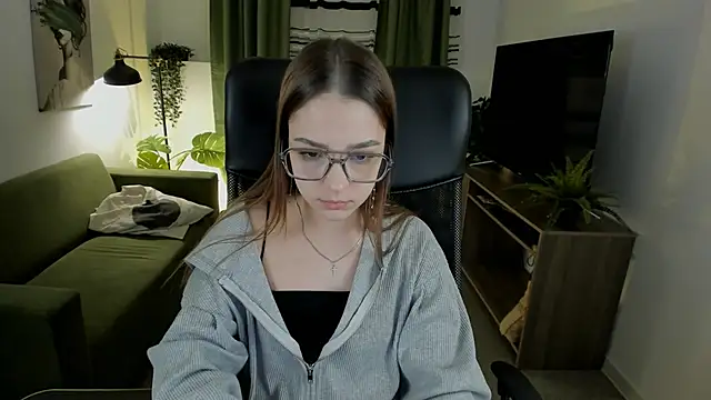 PamBeesly online show from March 2025 02:35:02 PM