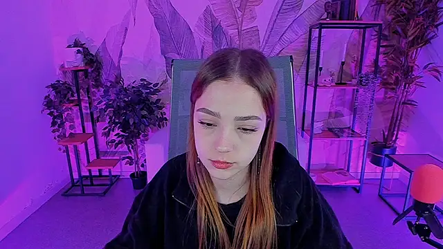 PamBeesly online show from March 2025 08:15:01 AM