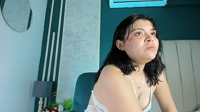 Snapshot of Zoe_Cheshire chatting on February 2025 03:42:01 AM Zoe Cheshire online show from February 2025 03:42:01 AM