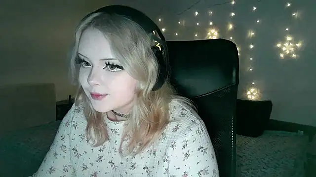 Snapshot of Electro_doll chatting on February 2025 11:06:02 AM Electro doll online show from February 2025 11:06:02 AM