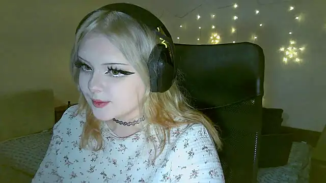 Snapshot of Electro_doll chatting on February 2025 02:09:02 PM Electro doll online show from February 2025 02:09:02 PM