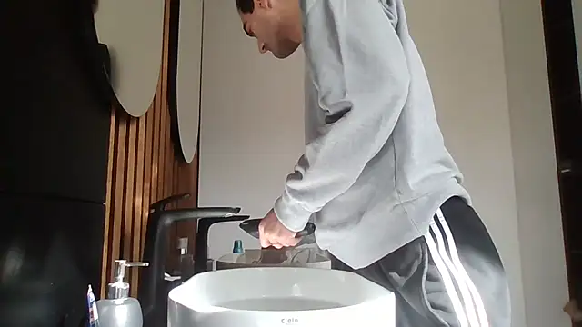 Snapshot of AvvocatoPorco chatting on January 2025 11:06:01 AM AvvocatoPorco online show from January 2025 11:06:01 AM