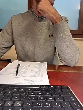 Snapshot of AvvocatoPorco chatting on October 2025 09:17:02 AM AvvocatoPorco online show from October 2025 09:17:02 AM