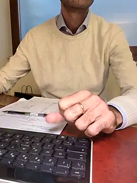 Snapshot of AvvocatoPorco chatting on October 2025 10:05:02 AM AvvocatoPorco online show from October 2025 10:05:02 AM