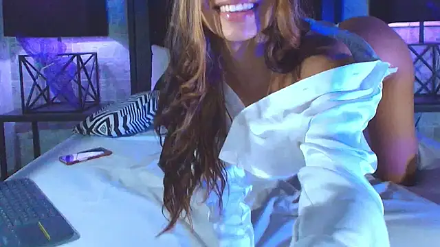 Snapshot of Bella_Smiith_ chatting on February 2025 11:45:01 PM Bella Smiith online show from February 2025 11:45:01 PM
