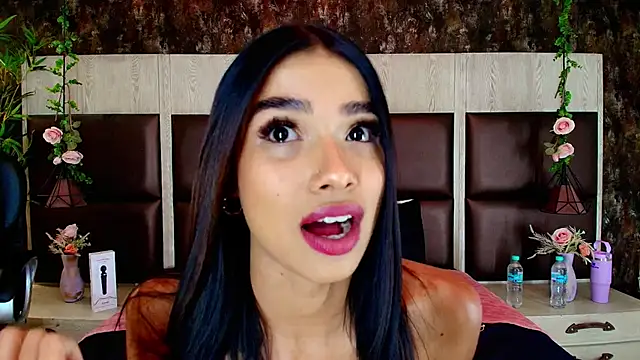 Snapshot of Bella_Smiith_ chatting on September 2025 07:39:02 PM Bella Smiith online show from September 2025 07:39:02 PM