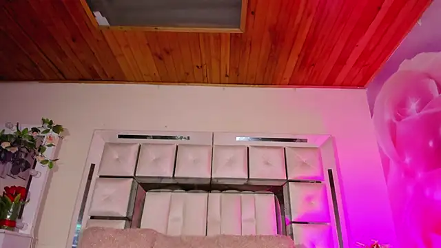 emili clark online show from September 2025 08:26:01 AM