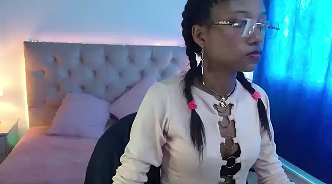 LITTLEDOLLHOT online show from February 2025 05:09:01 PM