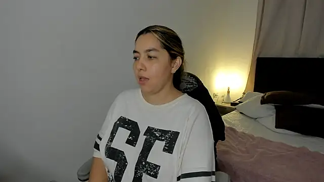 brithany olson25 online show from March 2026 11:34:01 PM