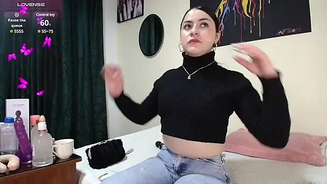Snapshot of Emmie_Hot chatting on March 2025 12:03:01 PM Emmie Hot online show from March 2025 12:03:01 PM