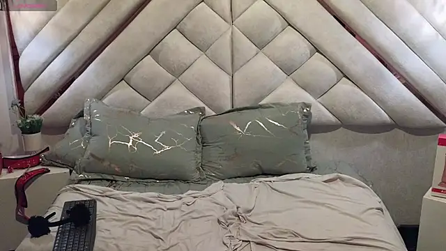 luxurycoupl online show from February 2025 07:09:02 AM